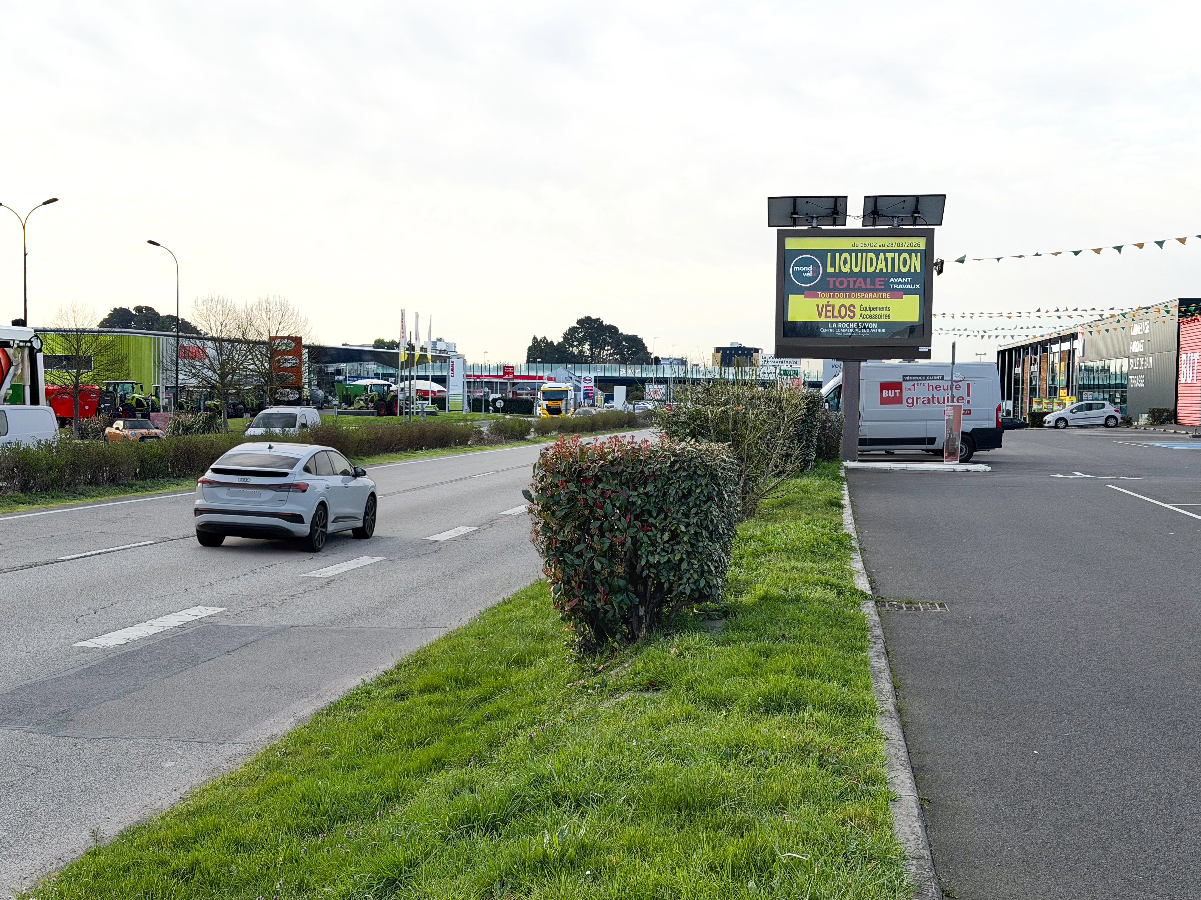 Exemple de campagne d’affichage publicitaire temporaire sur panneau dynamique éco responsable