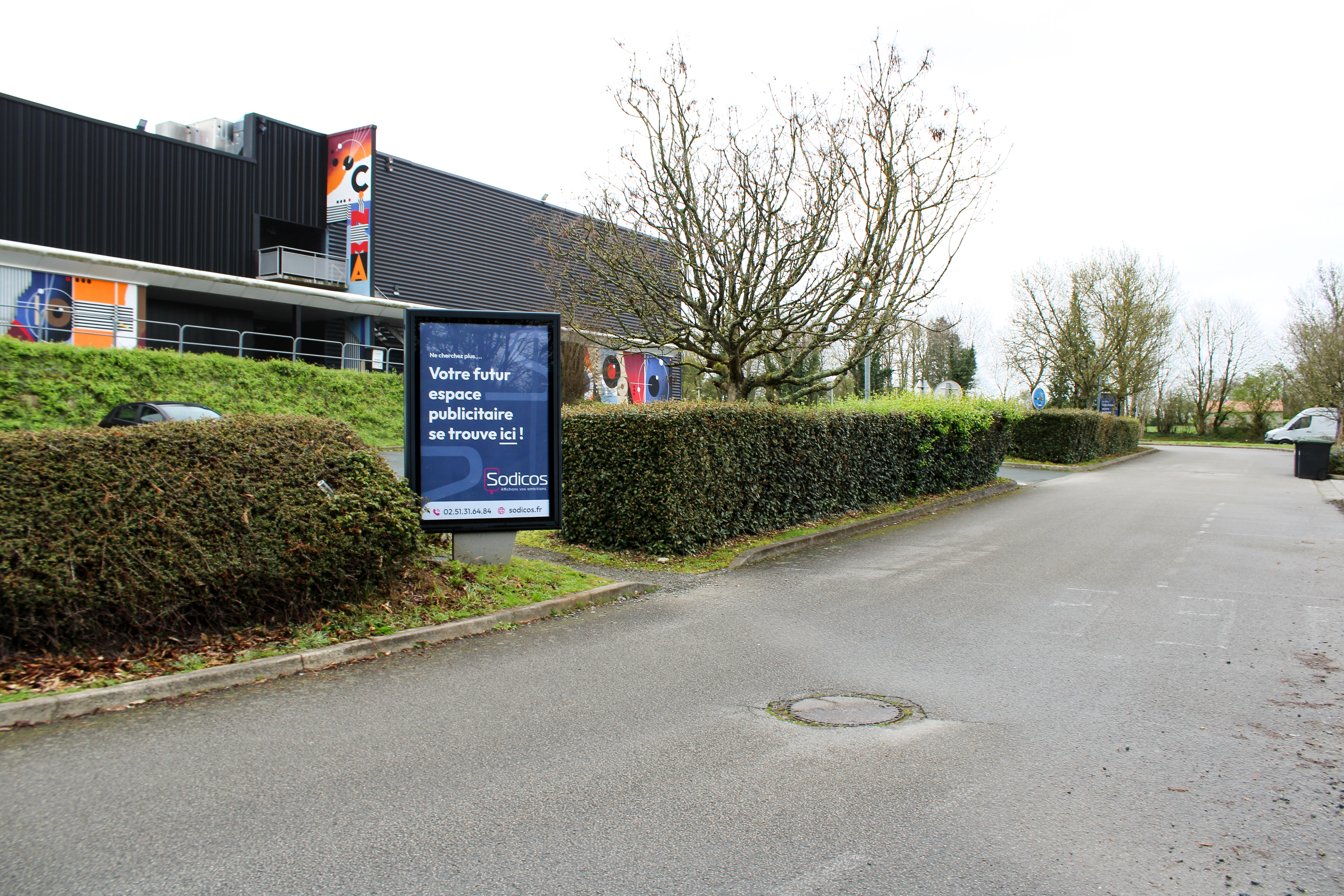 Support d’affichage urbain Sodicos situé près du Cinéville à La Roche-sur-Yon